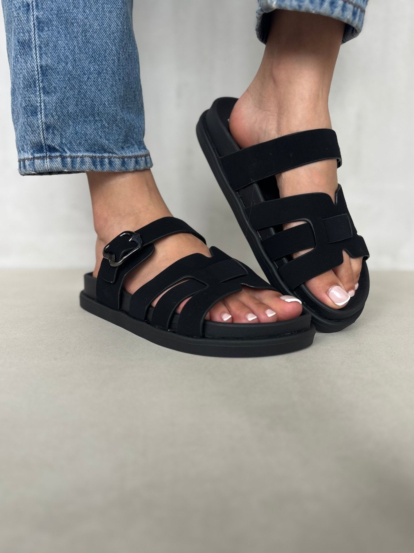 Sandalias Negro 14480 Correa Ajustable Hebilla Slip On Casual de mujer Zoé Brand Costa Rica