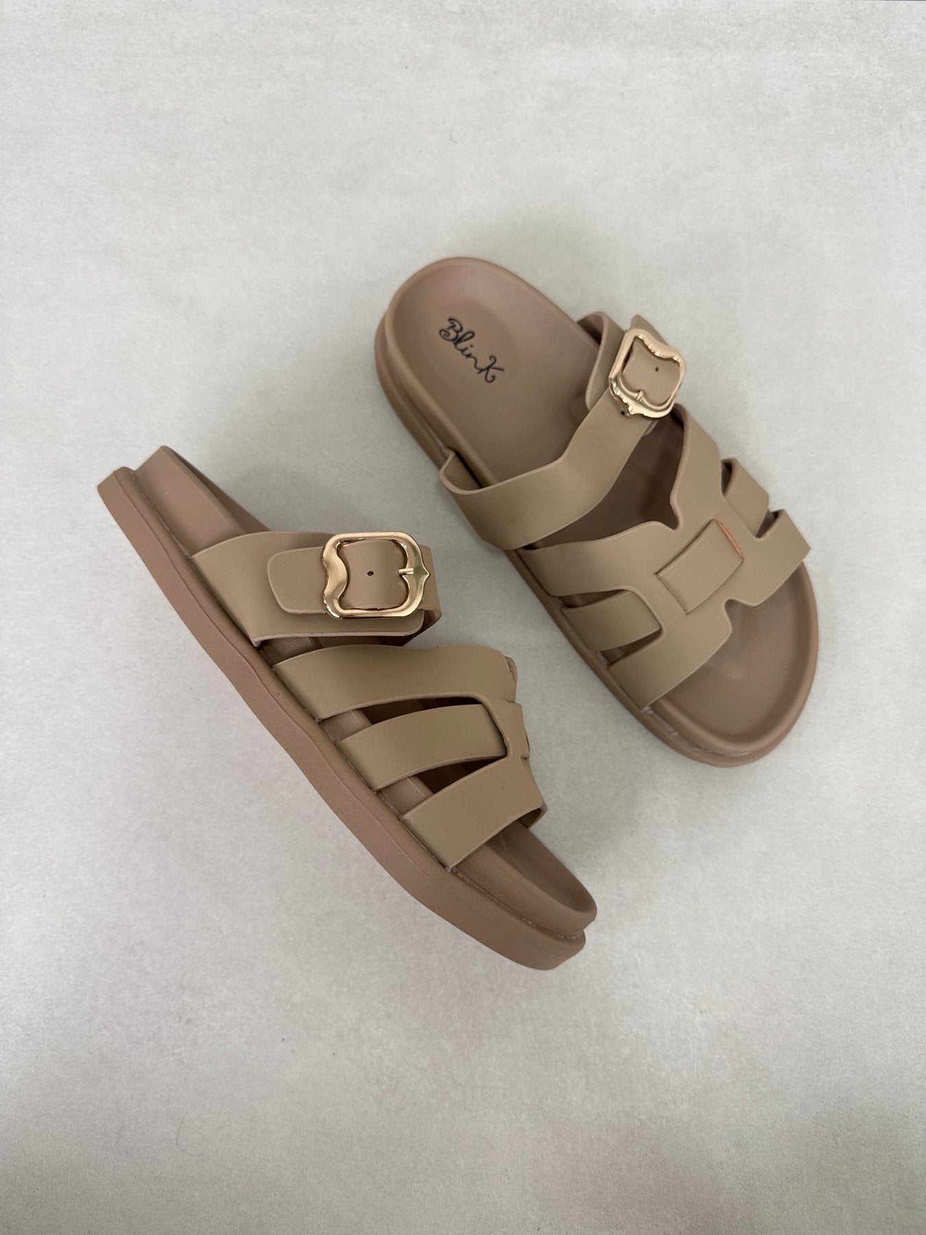 Sandalias Beige 14483 Correa Ajustable Hebilla Slip On Casual de mujer Zoé Brand Costa Rica