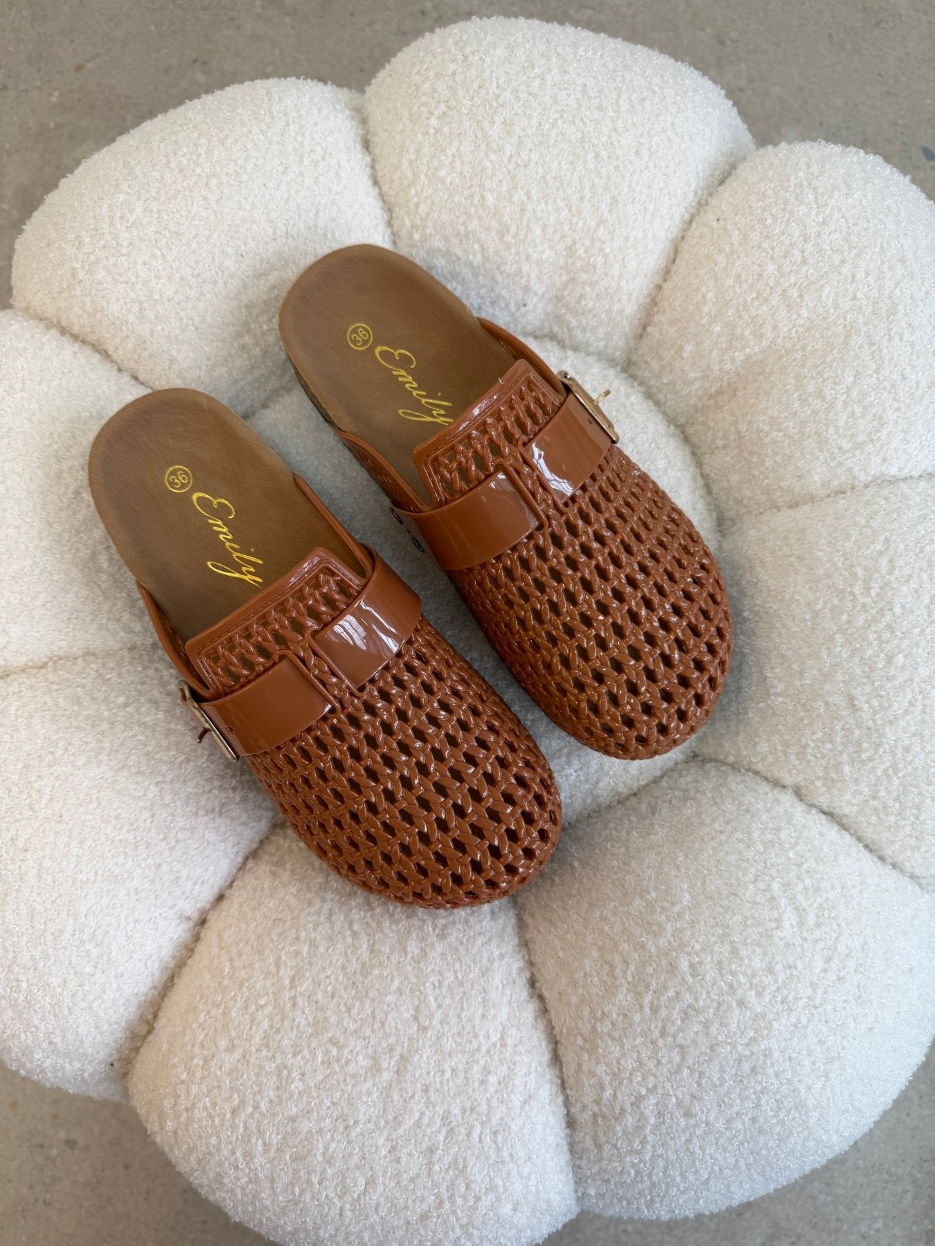 Zuecos Tan Charol 14797 Hebilla Casual de mujer Zoé Brand Costa Rica