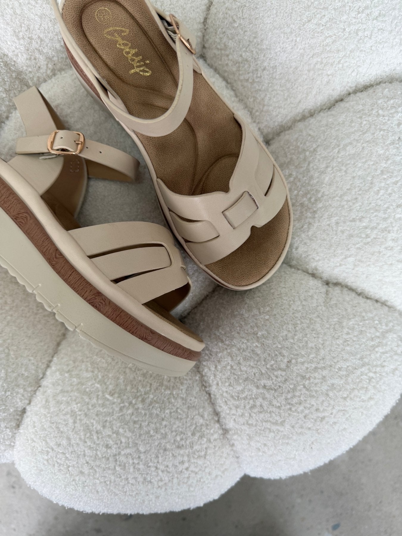 Sandalias Crema Plataforma 14829 Hebilla Casual de mujer Zoé Brand Costa Rica