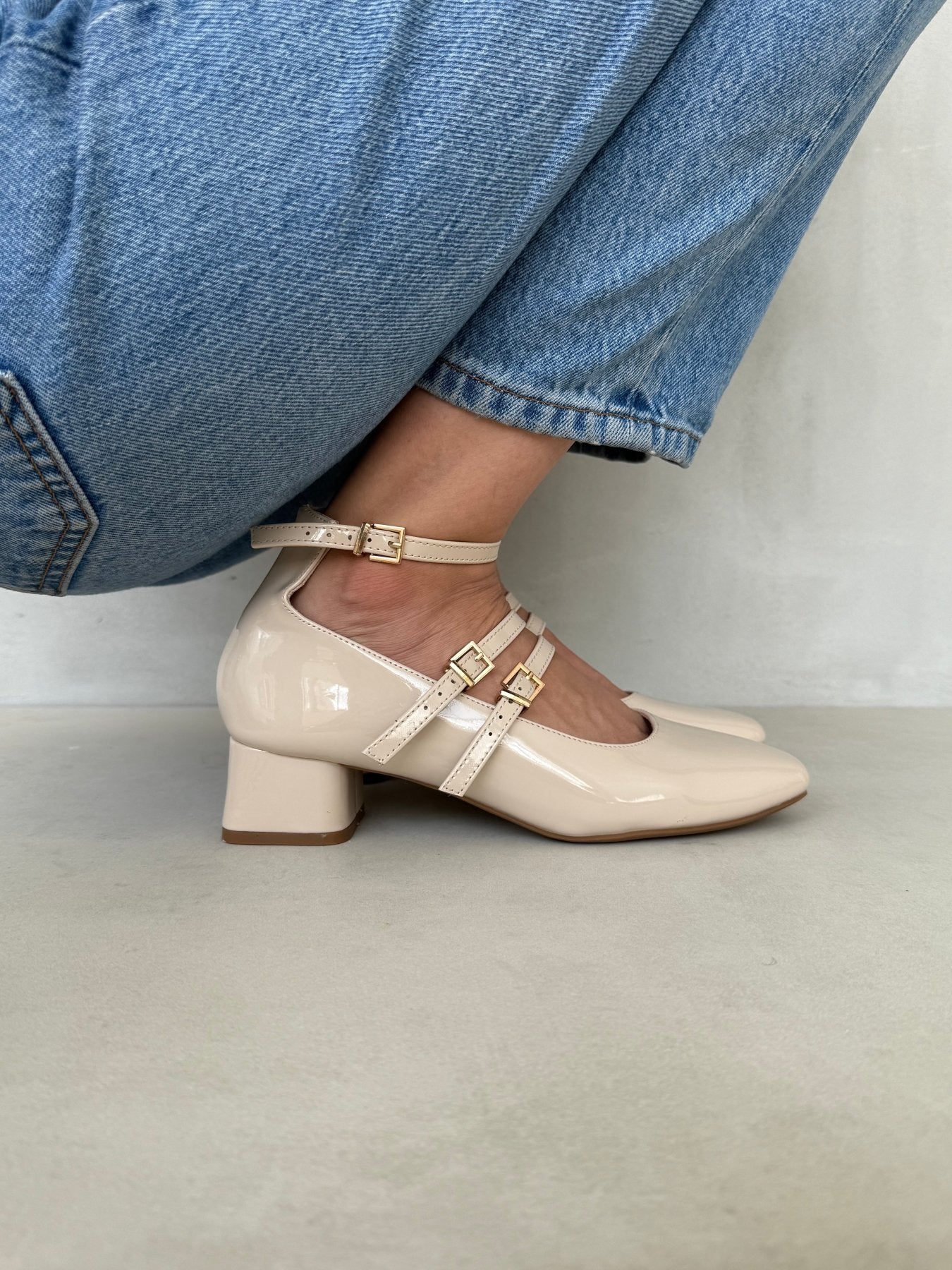 Tacones Beige Charol 14312 Doble Correa con Hebillas Mary Jane Casual  Zoé Brand Costa Rica