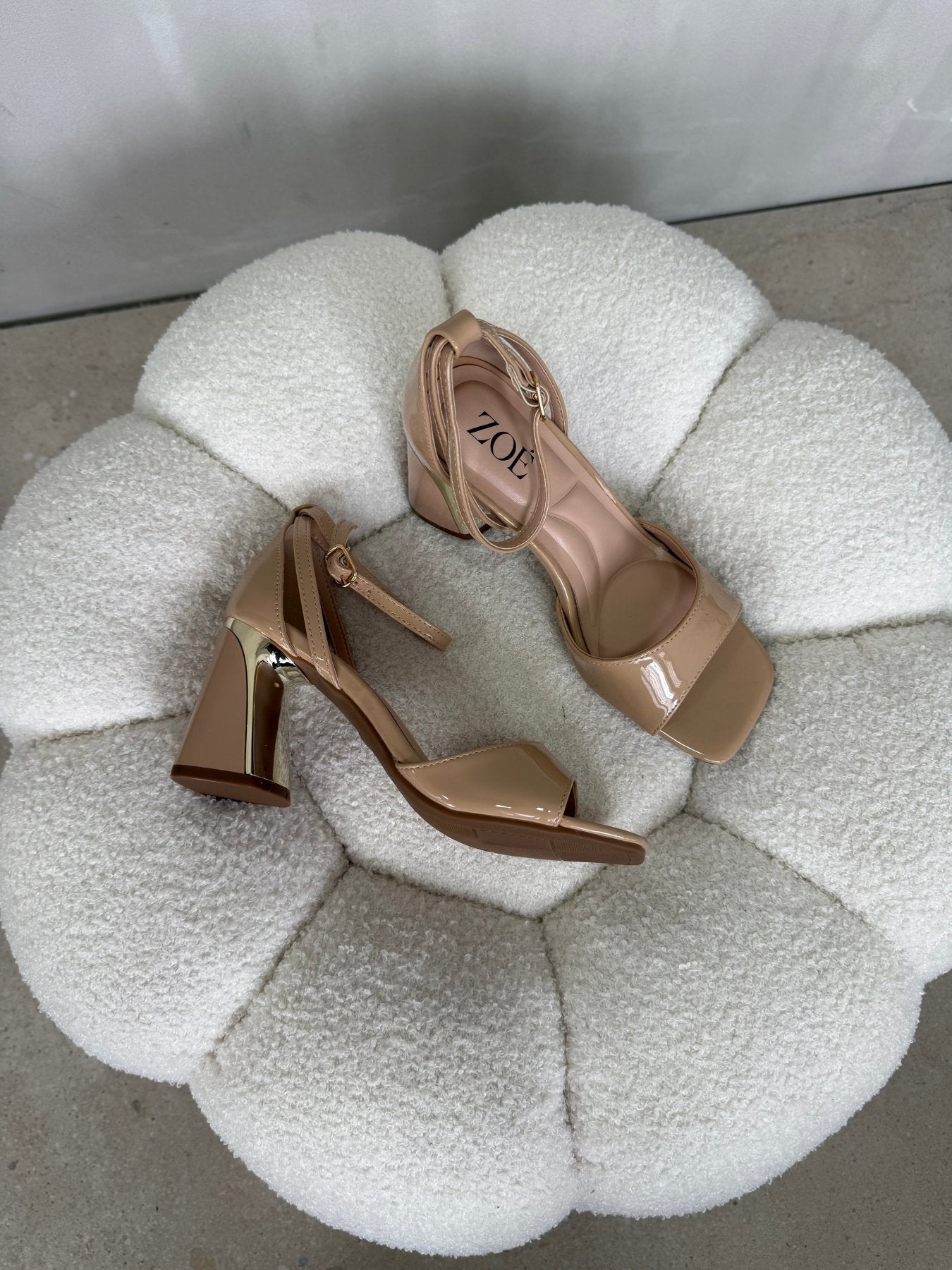 Tacones Nude Charol 14991 con Hebilla de mujer Zoé Brand Costa Rica