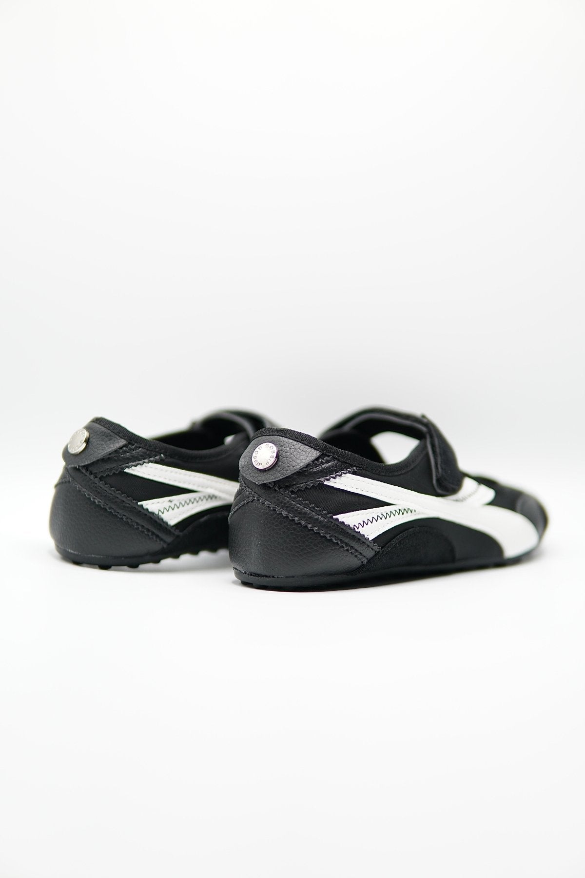 Tenis Negro Blanco Gamuza 14817 Velcro Mary Jane Casual de mujer Zoé Brand Costa Rica