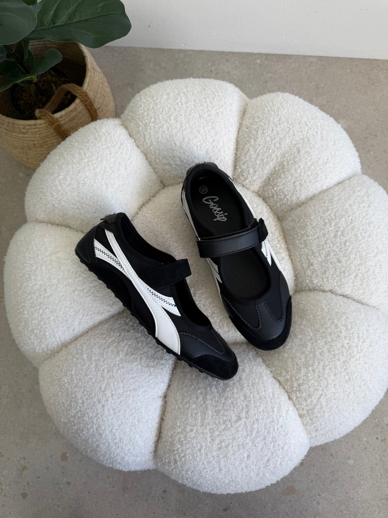 Tenis Negro Blanco Gamuza 14817 Velcro Mary Jane Casual de mujer Zoé Brand Costa Rica