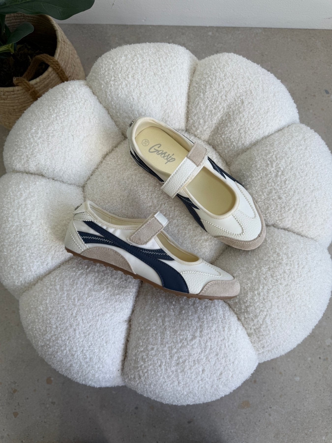 Tenis Blanco Azul Marino Gamuza 14819 Velcro Mary Jane Casual de mujer Zoé Brand Costa Rica