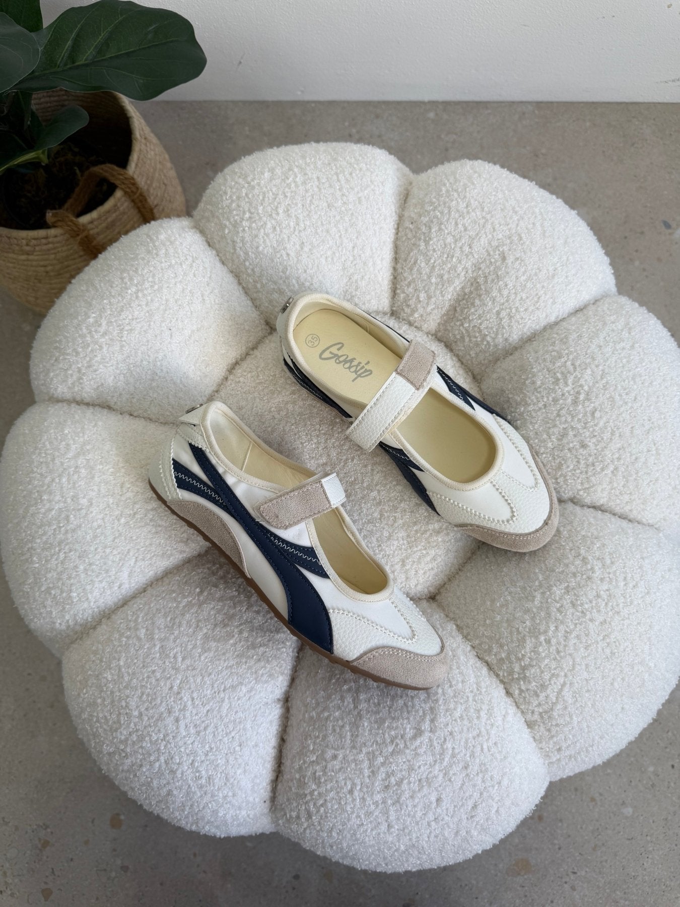 Tenis Blanco Azul Marino Gamuza 14819 Velcro Mary Jane Casual de mujer Zoé Brand Costa Rica