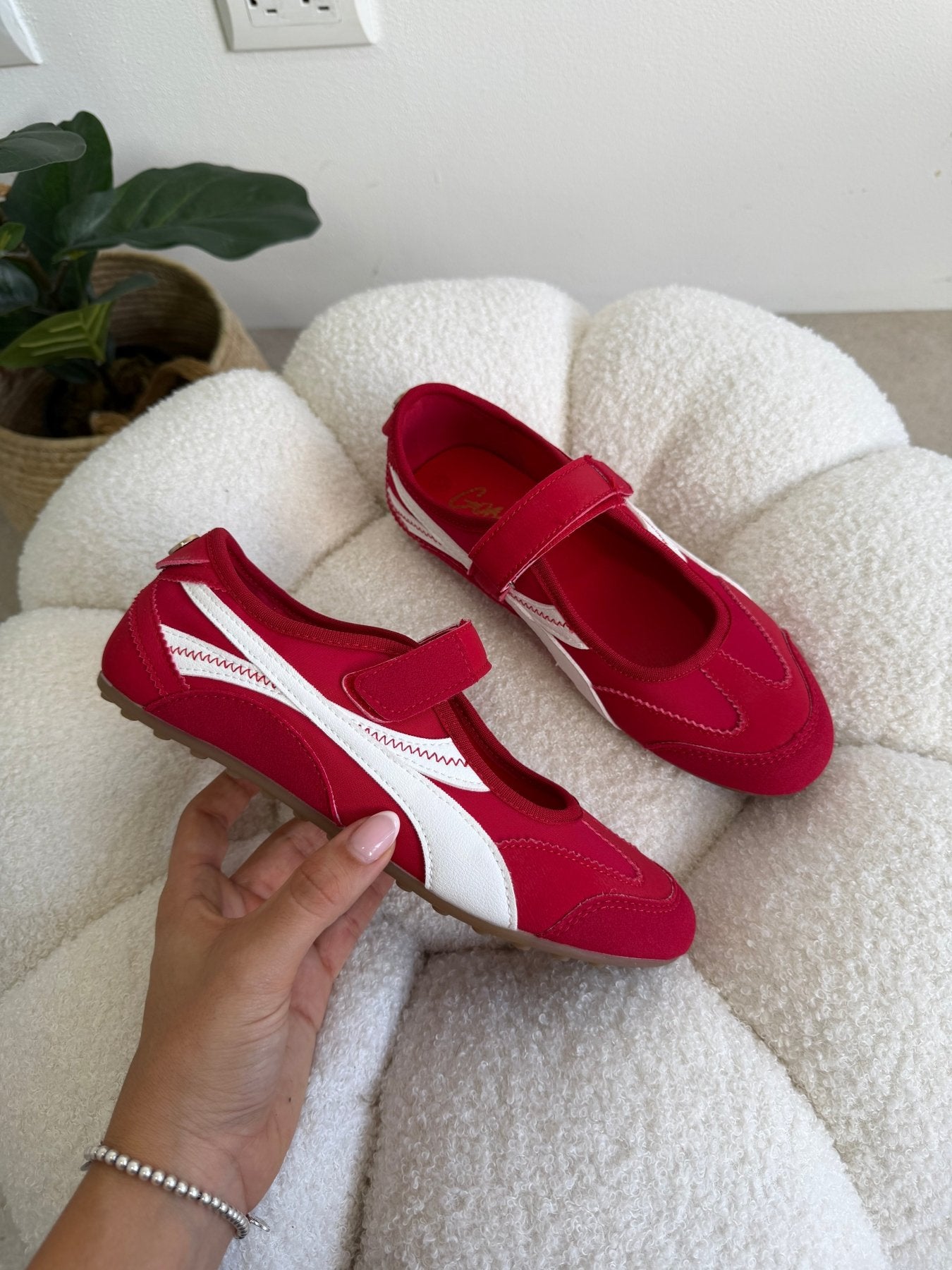 Tenis Rojo Blanco Gamuza 14820 Velcro Mary Jane Casual de mujer Zoé Brand Costa Rica
